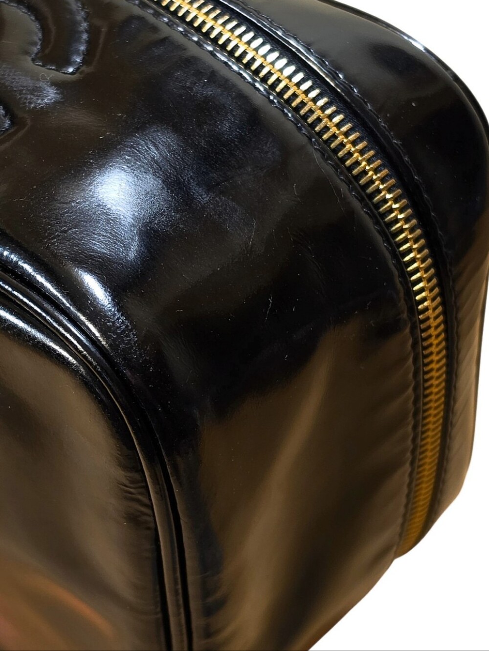 CHANEL PATENT LEATHER VANITY CASE - Picture 6 of 16